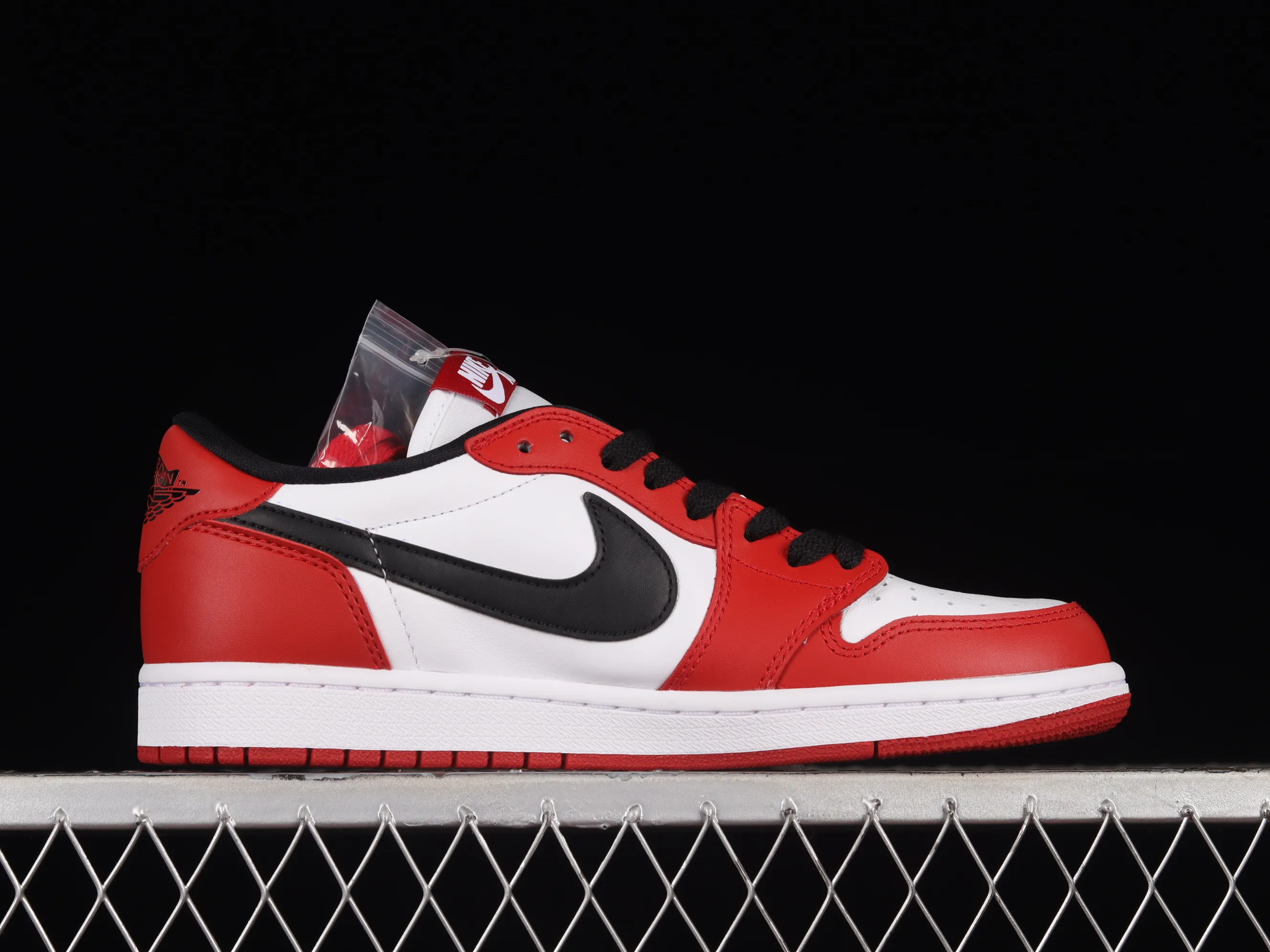 All categories Air Jordan Jordan series basketball shoes Air Jordan 1 Low pure original version Air Jordan 1 Low OG "Chicago" AJ1 Joe 1 Chicago full head layer low-top basketball shoes 705329-600